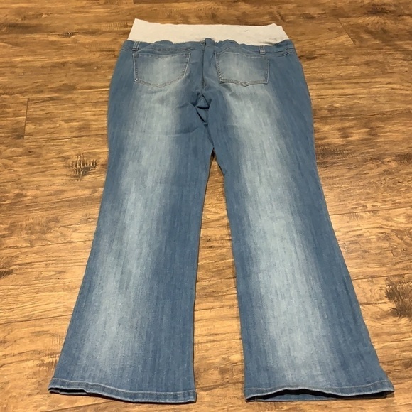 Thyme Maternity medium/light wash jeans size XXL pants with a belly band - Picture 3 of 10